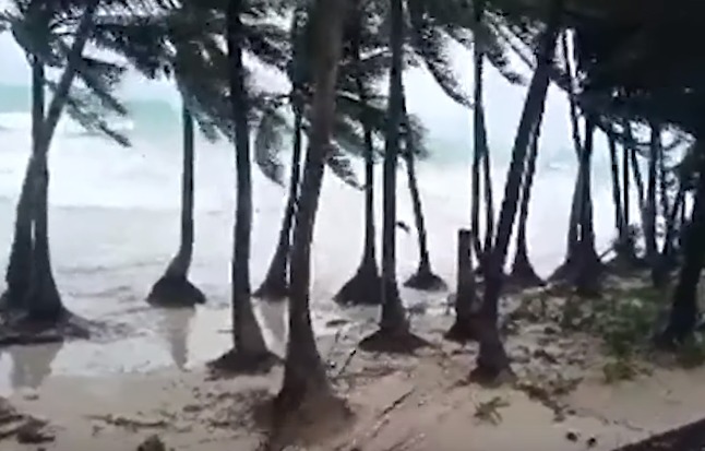 La tempesta tropicale Falcon ha raggiunto le coste delle Filippine: la situazione