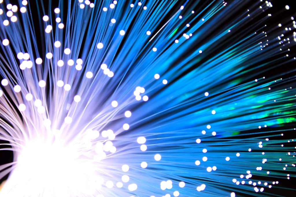 Verso una connessione Internet più veloce: i dispositivi si avvicinano alla fibra ottica