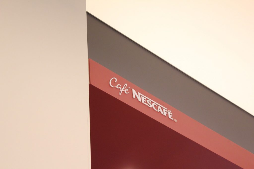 Un’aspra concorrenza spinge Nescafé a rinnovare il prodotto top