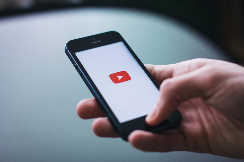 YouTube Music consente ora di passare da audio a video