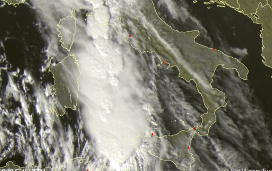 Allerta meteo Sicilia e Calabria, nelle prossime ore attesi nubifragi
