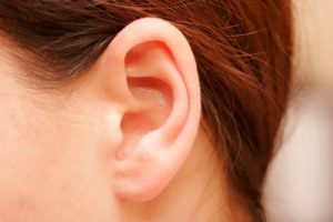 Ecco come avere le orecchie pulite con alcuni trucchi naturali